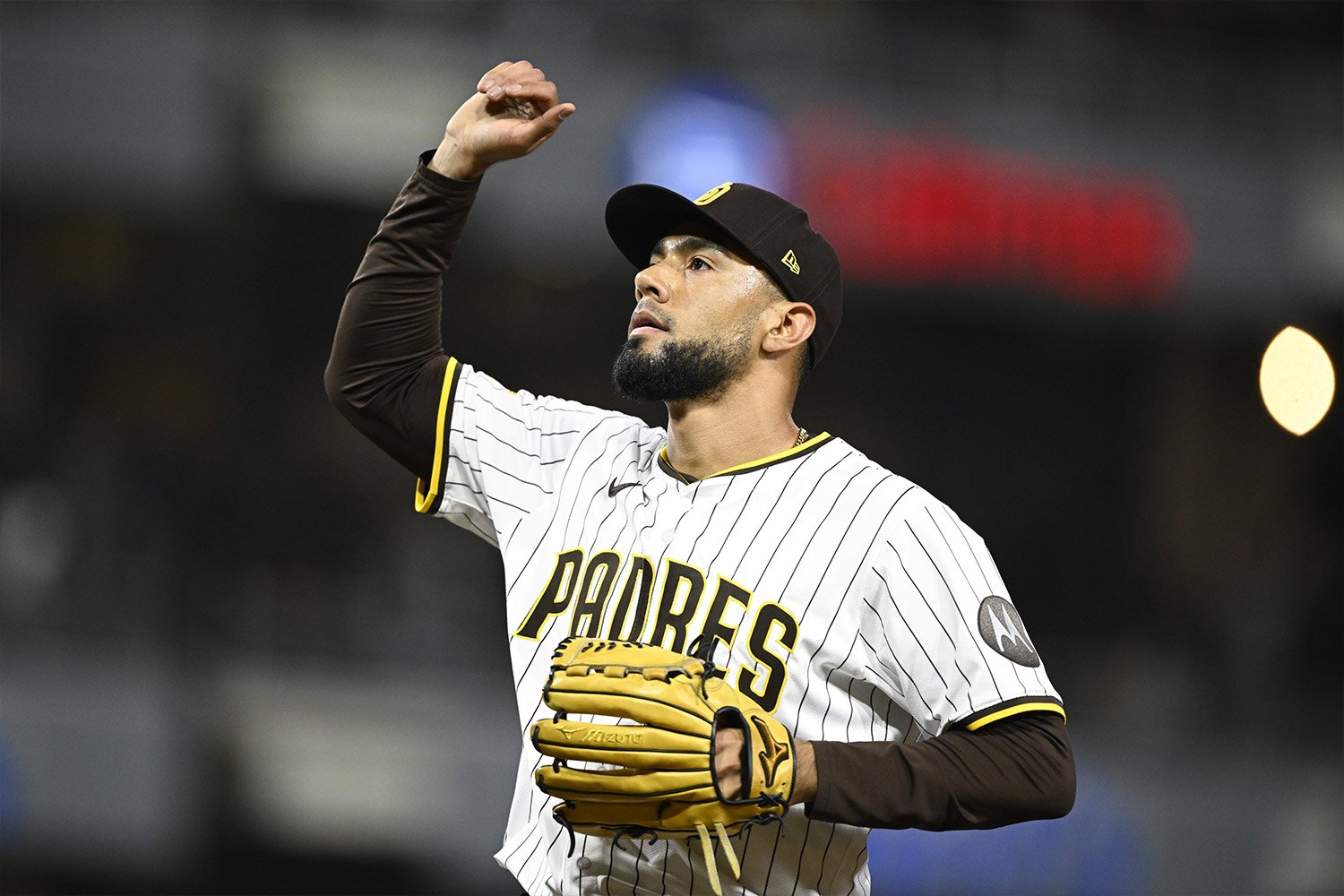 Padres Tentatively Planning To Retain, Not Trade, Closer Robert Suarez