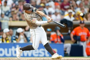 Austin Hays Covers A Weakness Padres Failed To Address At Trade Deadline